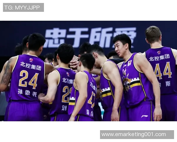 北控男篮与新疆队激战正酣比分悬念引人关注